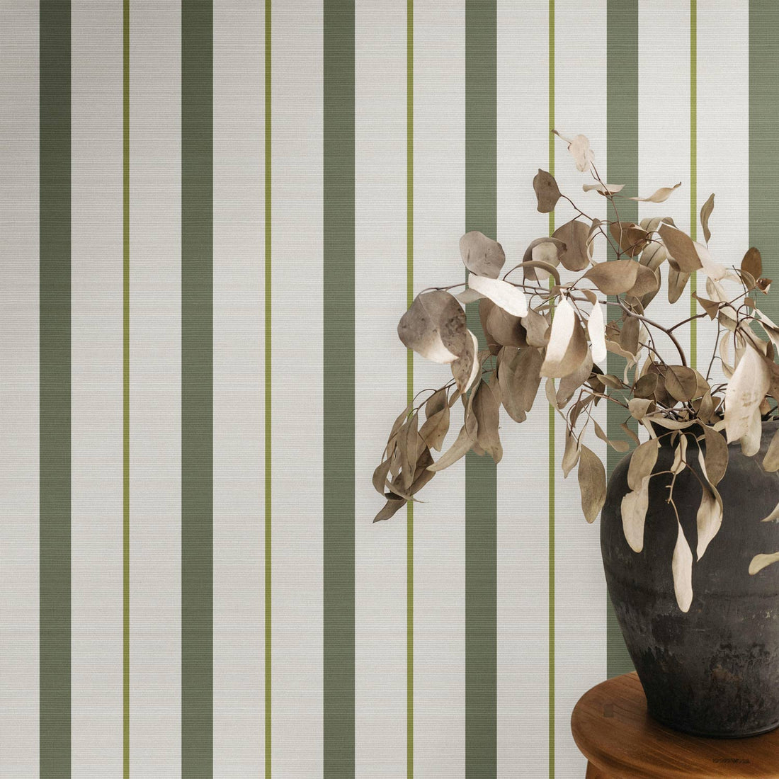 Modern Stripes Print Grasscloth Wallpaper In Green