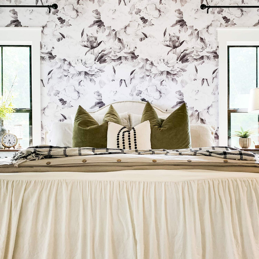 Grey peony wallpaper