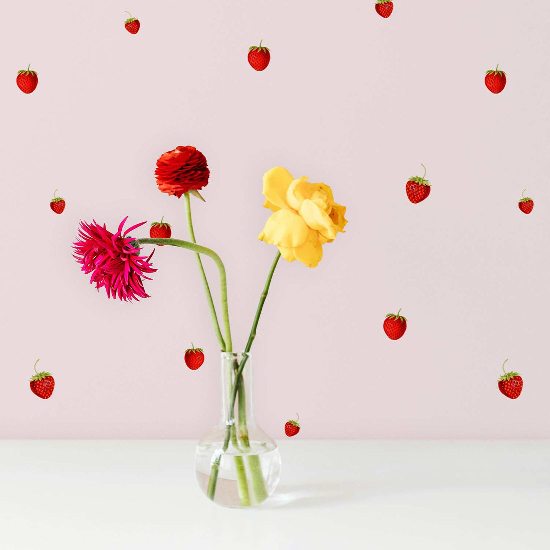 Tiny Strawberries Wallpaper