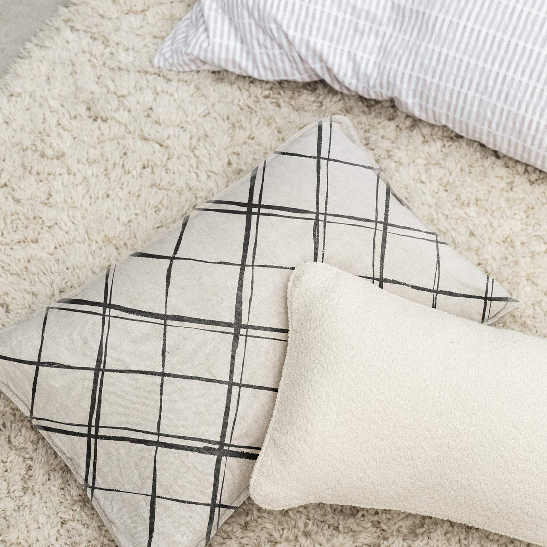 fashionable stripe print fabric pillowcase in black and white