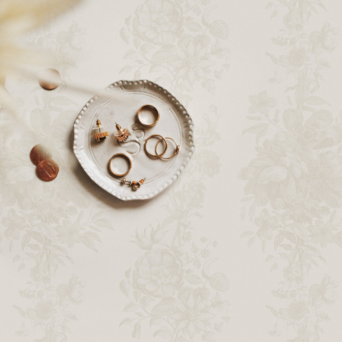 vintage beige floral peel and stick wallpaper