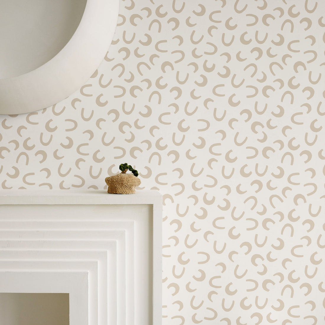small horseshoe pattern living room wallpaper
