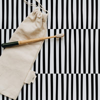 simple black and white vertical lines wallpaper for bathroom
