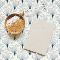 Delicate scallop design wallpaper in art deco style