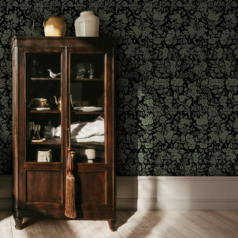Carta da parati floreale scura stile "Granny Chic"