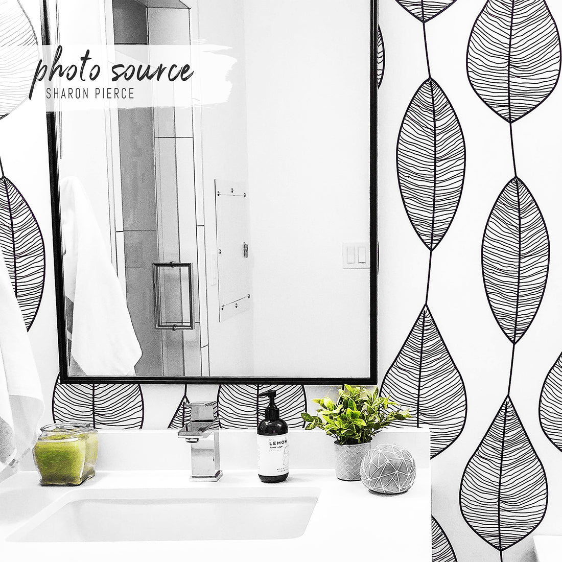 Black And White Stripy Leaves Wallpaper