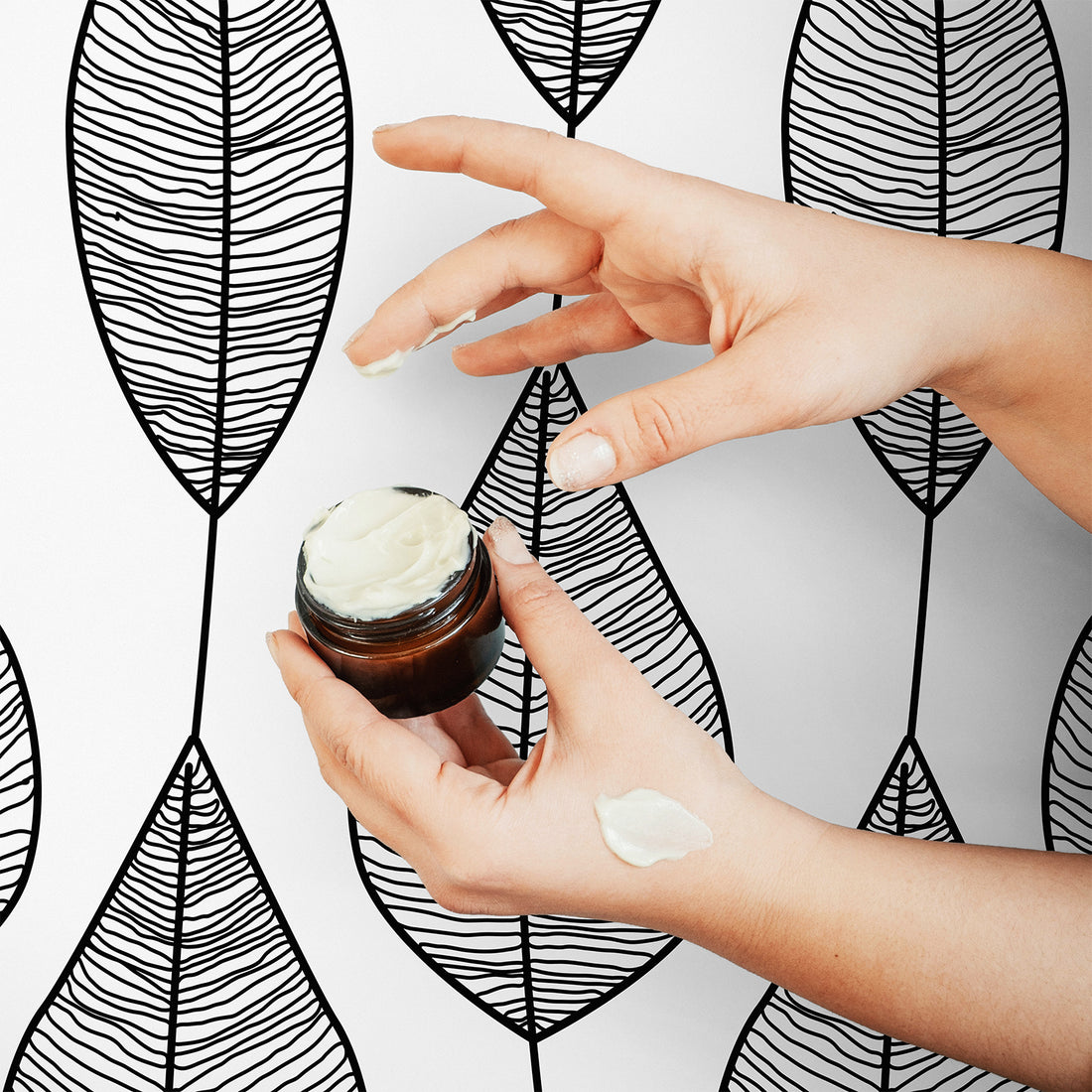 Black And White Stripy Leaves Wallpaper