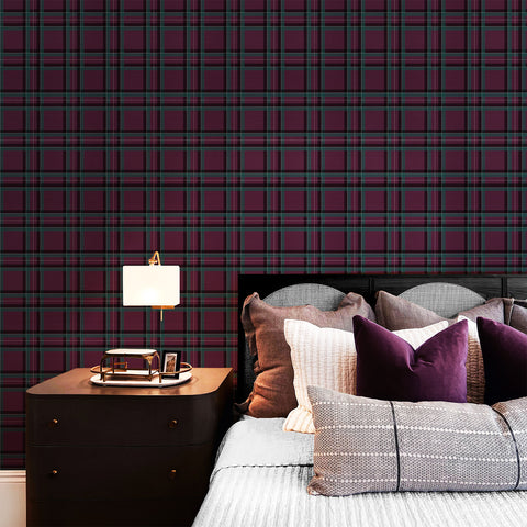 Carta da parati in erba intrecciata ispirata al motivo tartan nei toni gioiello