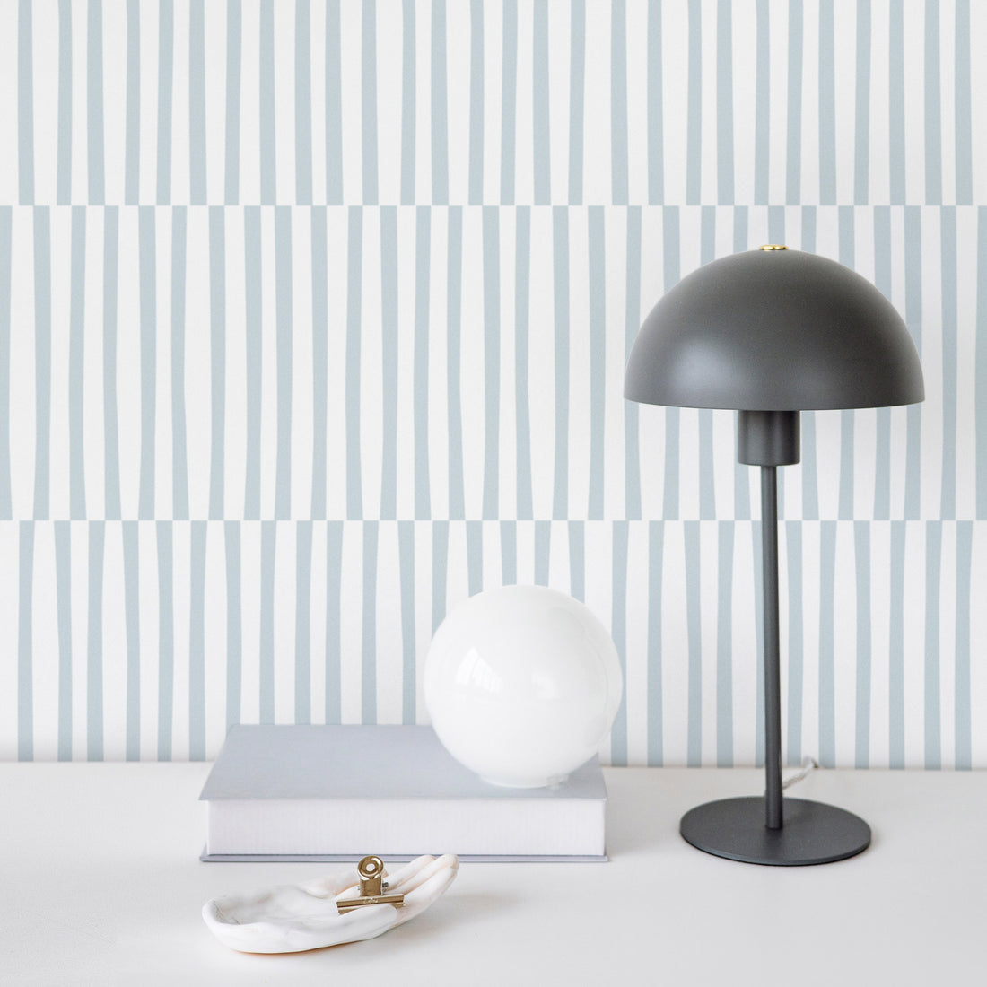 light blue vertical lines wallpaper design 