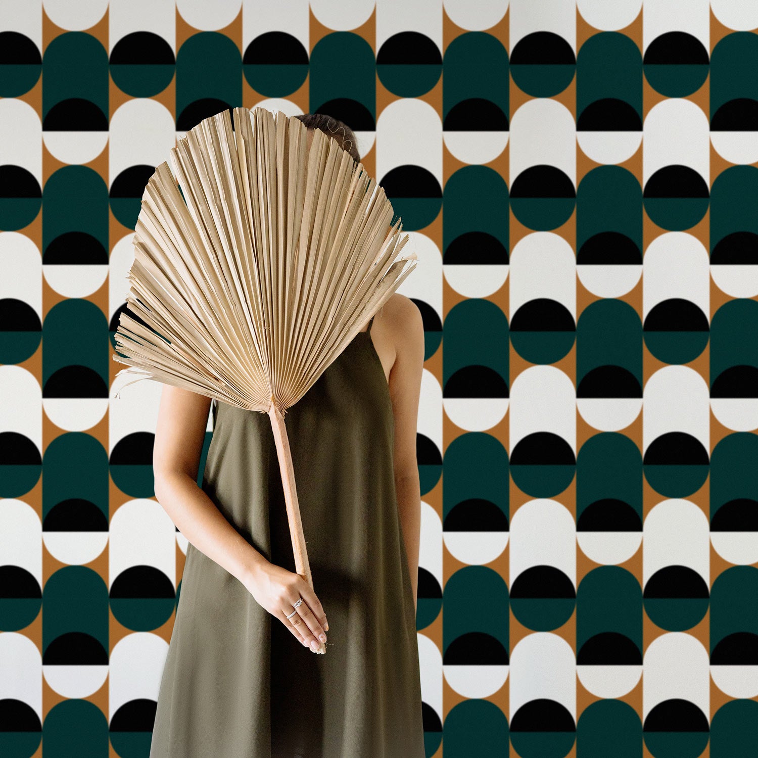 dark green geometric circles wallpaper design