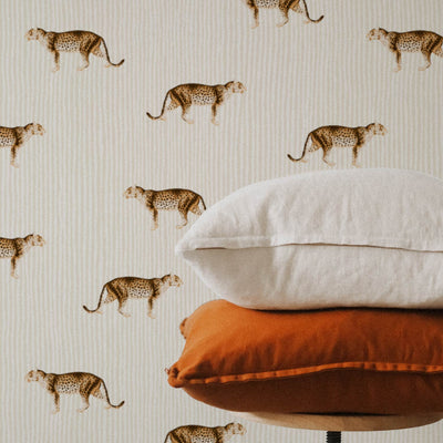 Elegant bold leopard design wallpaper